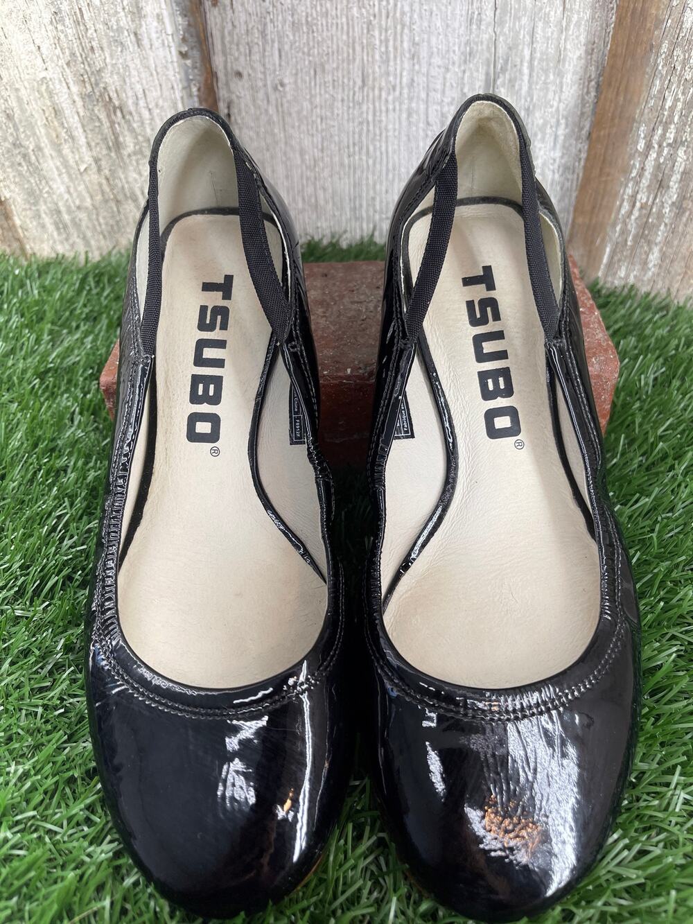 TSUBO Patent Leather Cut Out Black Flats Women's 7